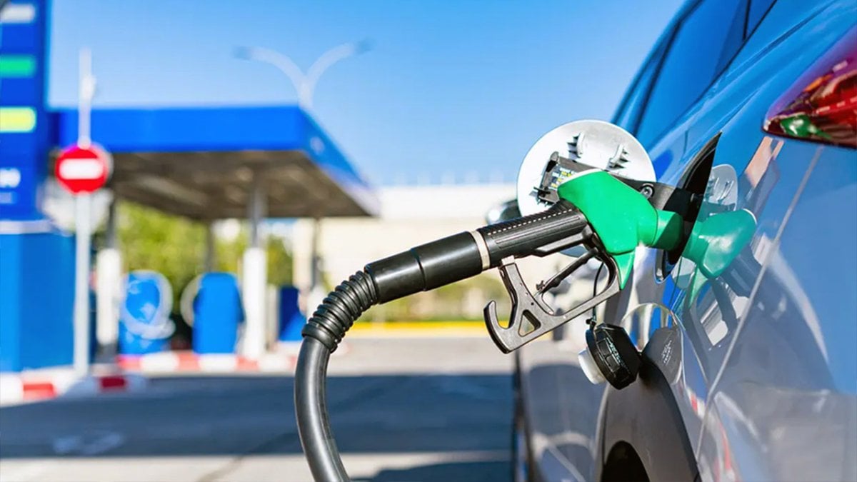 Akaryakıtta tabela değişti: Benzin ve motorine indirim geldi