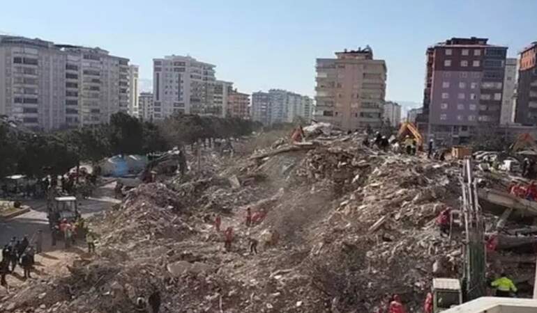 151 kişiye mezar olan Palmiye Sitesi davasında karar: Müteahhitlere 18 ve 21 yıl hapis cezası