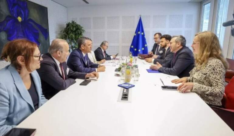 Özel, Brüksel’de Avrupa Parlamentosu temsilcileriyle buluştu