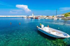 Ormanın arasında saklı bir cennet! İzmir’e 1.5 saatlik uzaklıkta, berrak denizi ile başınızı döndürecek: Yeni rota belli oldu