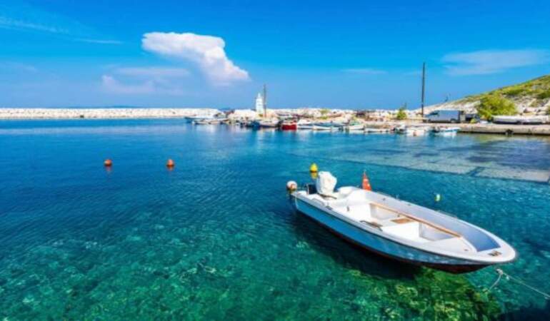 Ormanın arasında saklı bir cennet! İzmir’e 1.5 saatlik uzaklıkta, berrak denizi ile başınızı döndürecek: Yeni rota belli oldu