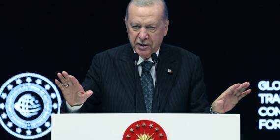 Erdoğan: Muhalefetin takoz siyasetine hiçbir zaman teslim olmadık