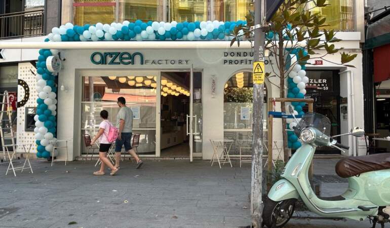 Arzen Factory İstanbul’da ilk adımı attı: Bahariye Caddesi’nde tatlı bir mola noktası