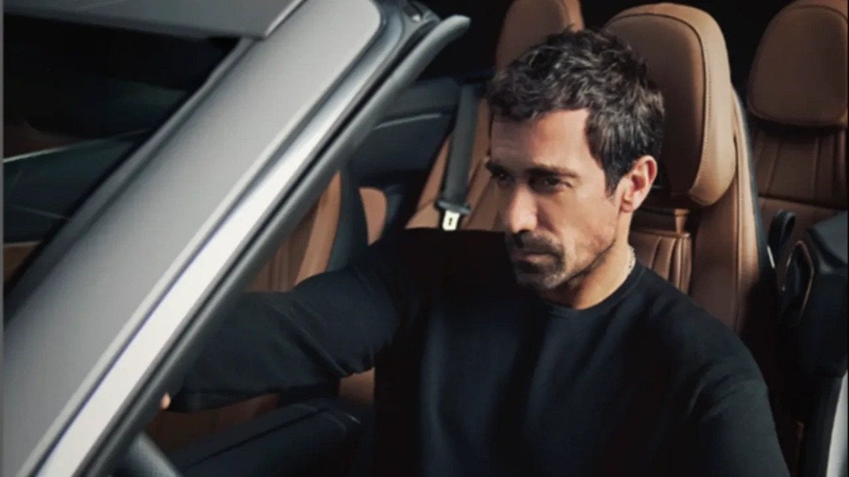 ‘İşte adamlık budur’ Vale ünlü oyuncunun milyonluk aracını duvara vurdu, İbrahim Çelikkol’un tepkisi herkesi şaşırttı