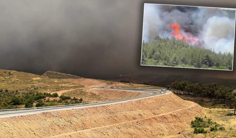 Orman yangını kontrol altına alınamıyor:  Manisa’da 3 köy tahliye edildi, yol kapandı