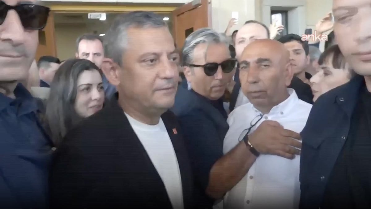 Özgür Özel’e havalimanında coşkulu karşılama