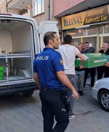 “Kanepeden düştü” ihbarıyla cinayeti örtbas etmeye çalıştılar! 3 kişi tutuklandı