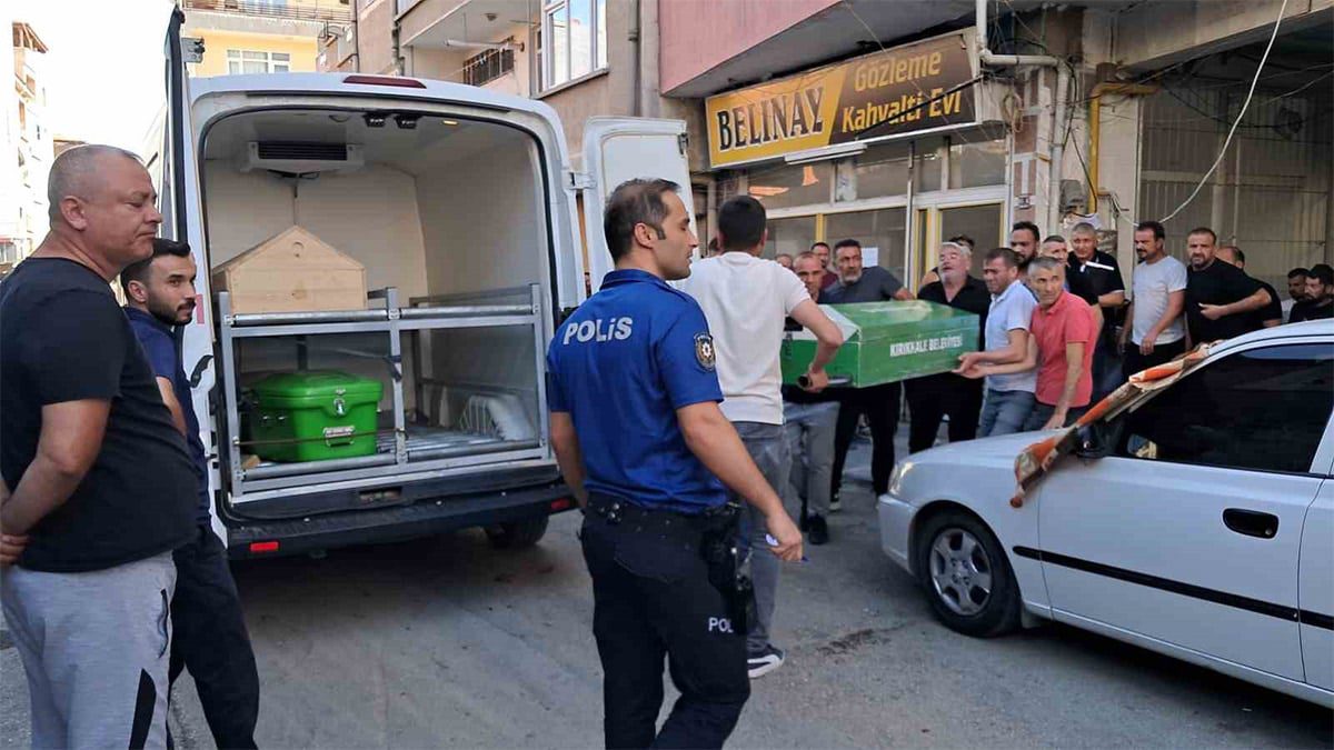 “Kanepeden düştü” ihbarıyla cinayeti örtbas etmeye çalıştılar! 3 kişi tutuklandı