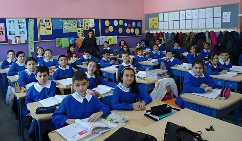 Okullarda serbest kıyafet dönemi sona erdi: Artık önlük ve forma giyilecek! Milli Eğitim Bakanı’ndan sürpriz karar