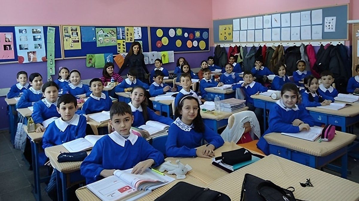 Okullarda serbest kıyafet dönemi sona erdi: Artık önlük ve forma giyilecek! Milli Eğitim Bakanı’ndan sürpriz karar