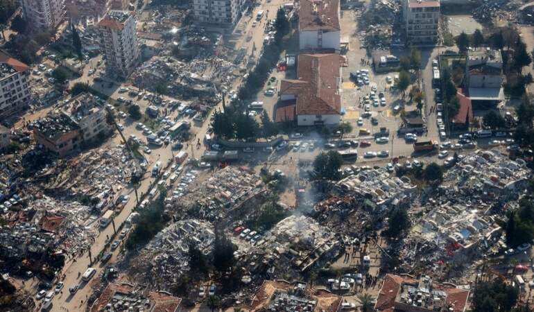 “Sağlam Evler” davası: Depremde yıkılan sitede 6 kişiye dava