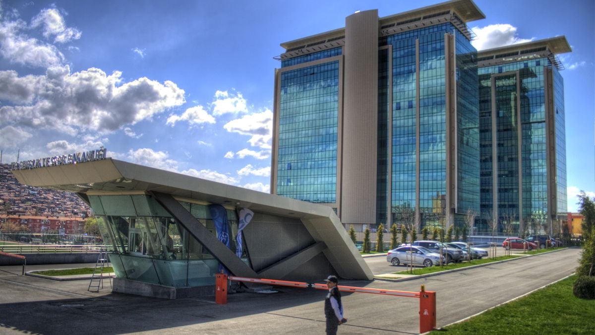 O bakanlıkta mesai saatleri değişiyor! Yurt, gençlik merkezi ve spor tesisi çalışanlarına ‘esnek mesai’ geliyor