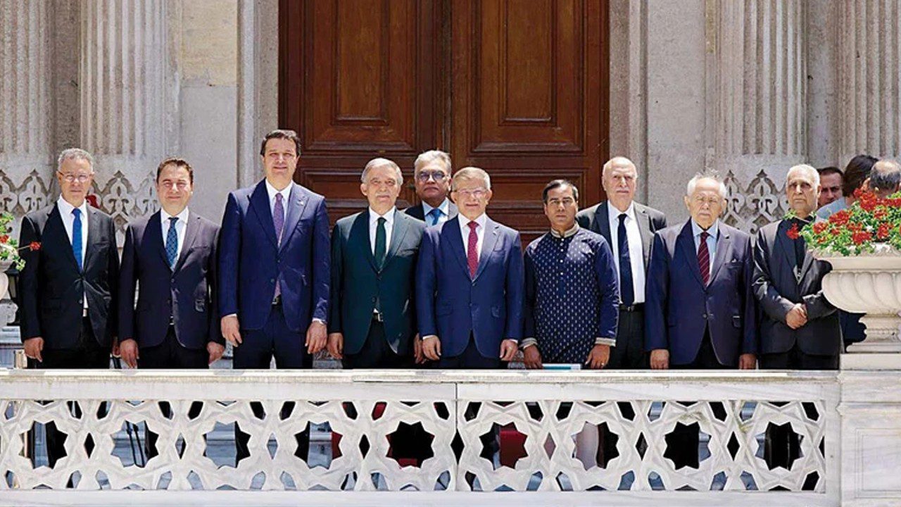 ‘4 Parti Birleşecek’ İddiası! Başkanlık Koltuğu İçin Kritik İsim