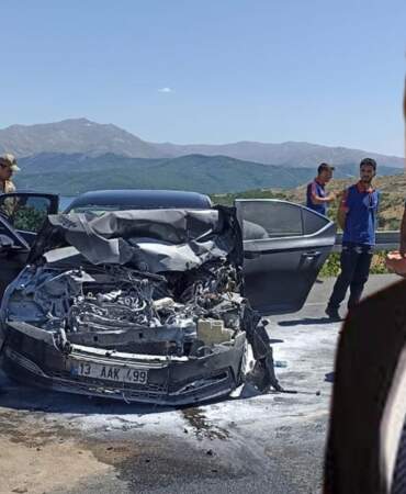 Adilcevaz Kaymakamı Nurhalil Özçelik Trafik Kazası Geçirdi