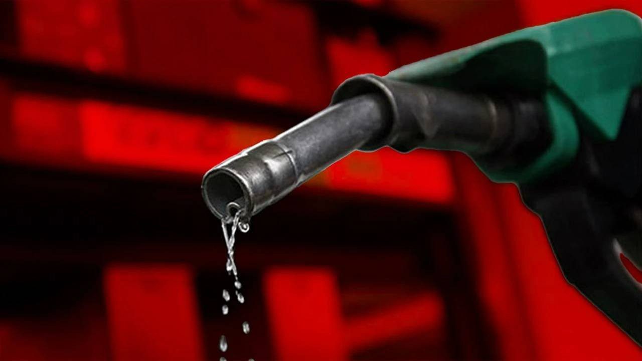 Akaryakıtta Tabelalar Değişti! Motorin 50 Lirayı Aştı