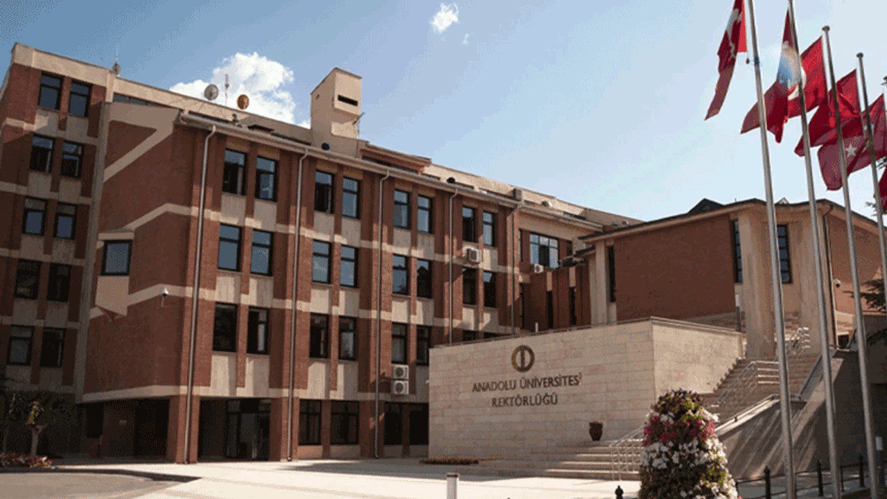 Anadolu Üniversitesi Öğrencilerine Başlatılan Disiplin Soruşturması Meclis Gündeminde