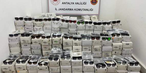 Antalya’da 16 Bin Tane KaçakGüneş Gözlüğü Yakalandı