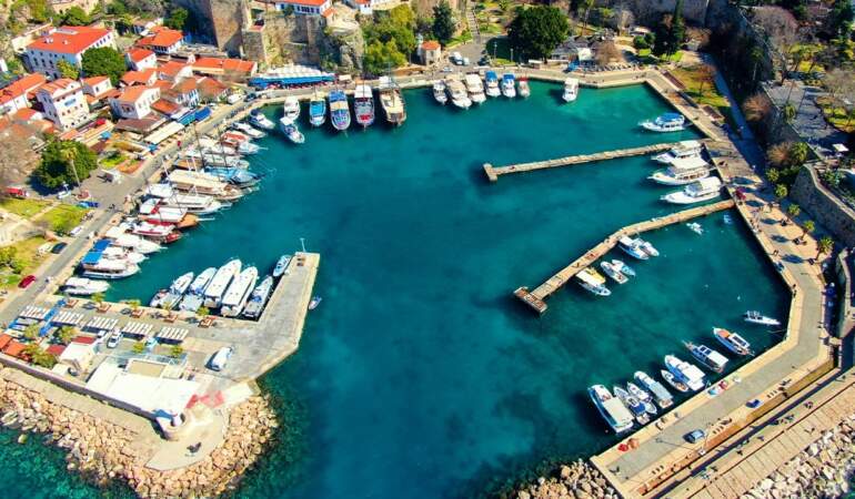 Antalya’da 174 Konaklama Tesisi Mühürlenecek: Ruhsatlar Askıya Alındı