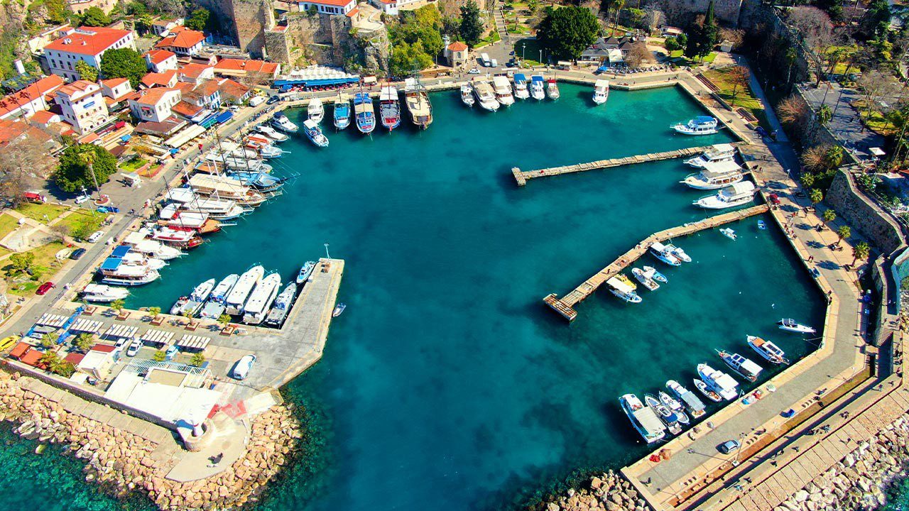 Antalya’da 174 Konaklama Tesisi Mühürlenecek: Ruhsatlar Askıya Alındı