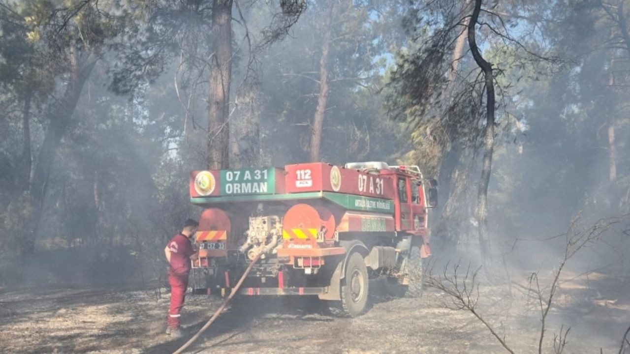 Antalya’da İki Bölgede Korkutan Orman Yangını: Müdahale Sürüyor