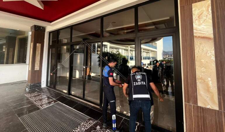 Antalya’da Ruhsatsız 5 Yıldızlı Otel 112’nci Kez Mühürlendi