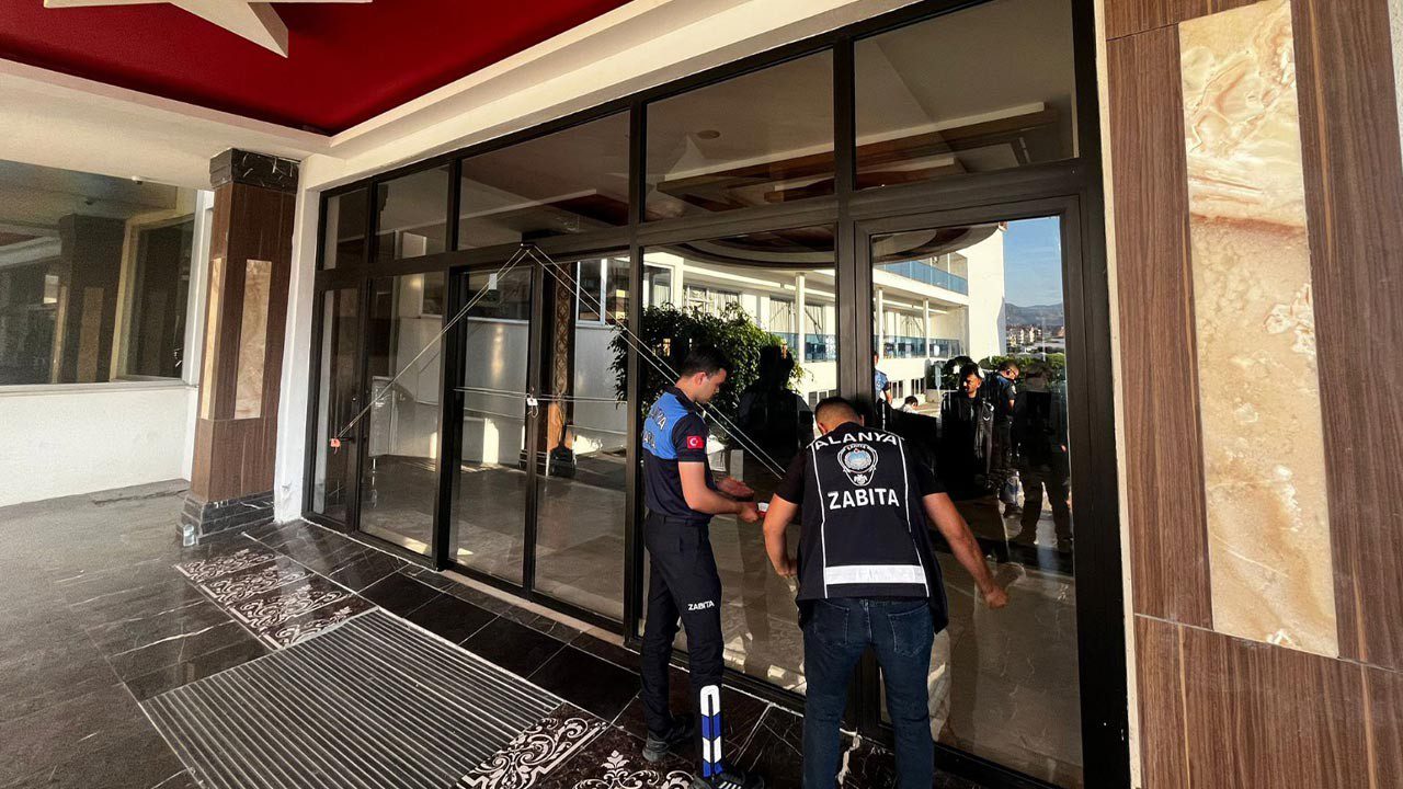 Antalya’da Ruhsatsız 5 Yıldızlı Otel 112’nci Kez Mühürlendi