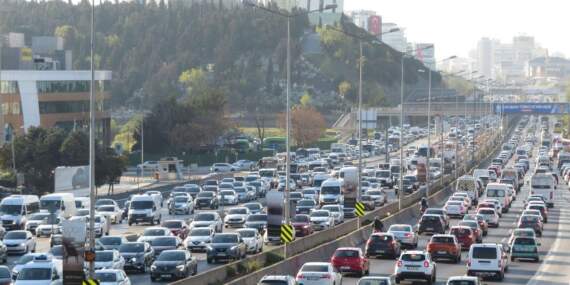 Araç Sahipleri Havaya Uçacak! Araba Motorlarında Yeni Dönem: Sadece 1 Litresi Yetiyor!