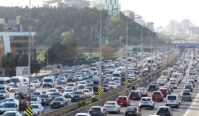 Araç Sahipleri Havaya Uçacak! Araba Motorlarında Yeni Dönem: Sadece 1 Litresi Yetiyor!