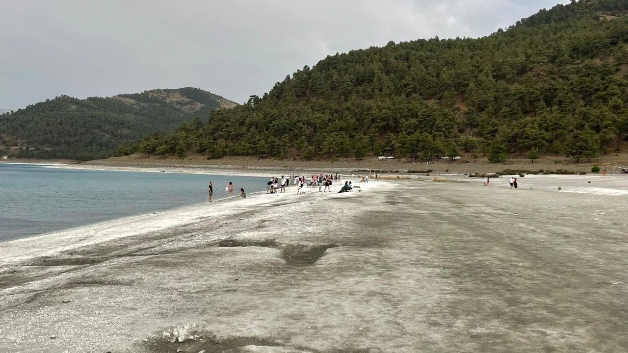 Babalar Günü’nde Yürek Yakan Olay! Tatil İçin Gelmişlerdi; Baba Oğul Salda Gölü’nde Boğularak Can Verdi
