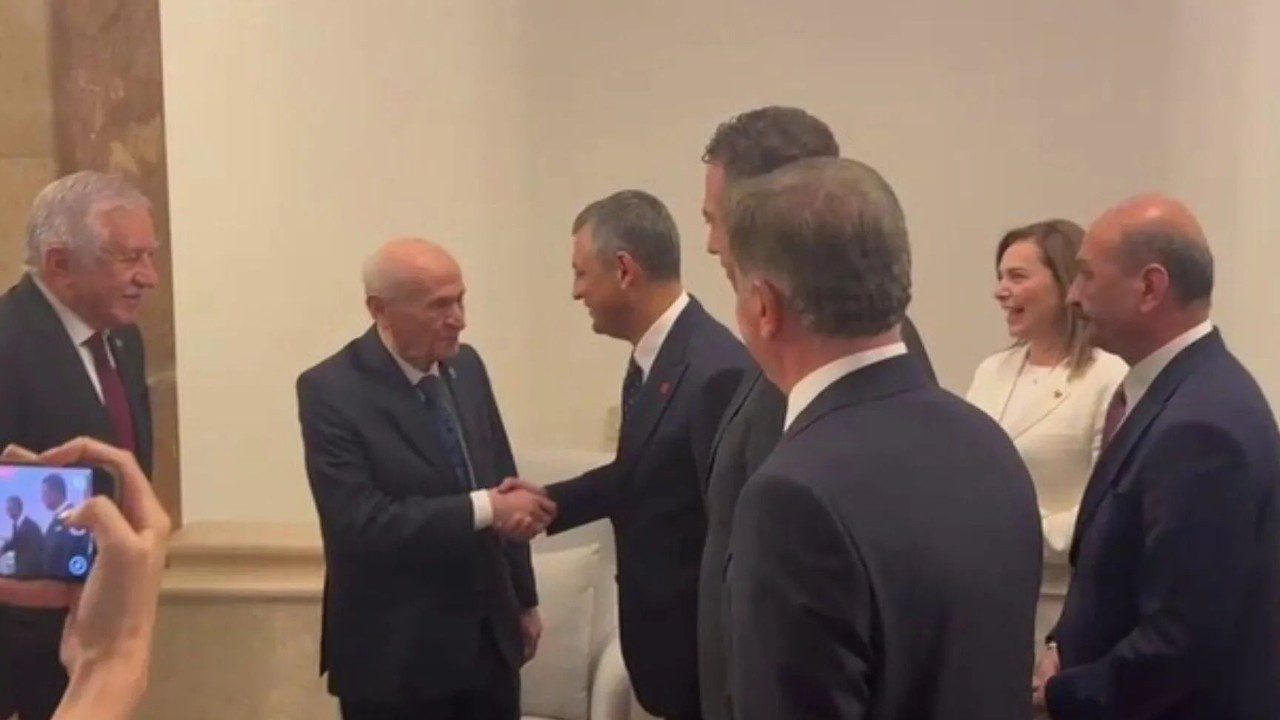 Bahçeli ile Özel Arasında Dikkat Çeken Diyalog: ‘Çok Hareketlisiniz Maşallah’