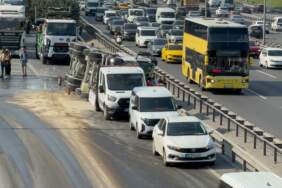Bahçelievler Basın Ekspres’te Beton Mikseri Devrildi: Yan Yol Kapandı, Trafik Felç Oldu