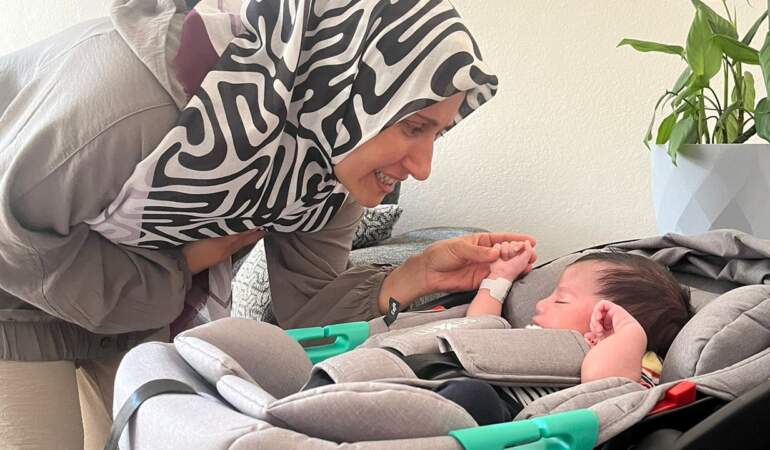 Bakan Göktaş’ın Adını Koyduğu Emre Bebek Artık Bir Aile Sahibi