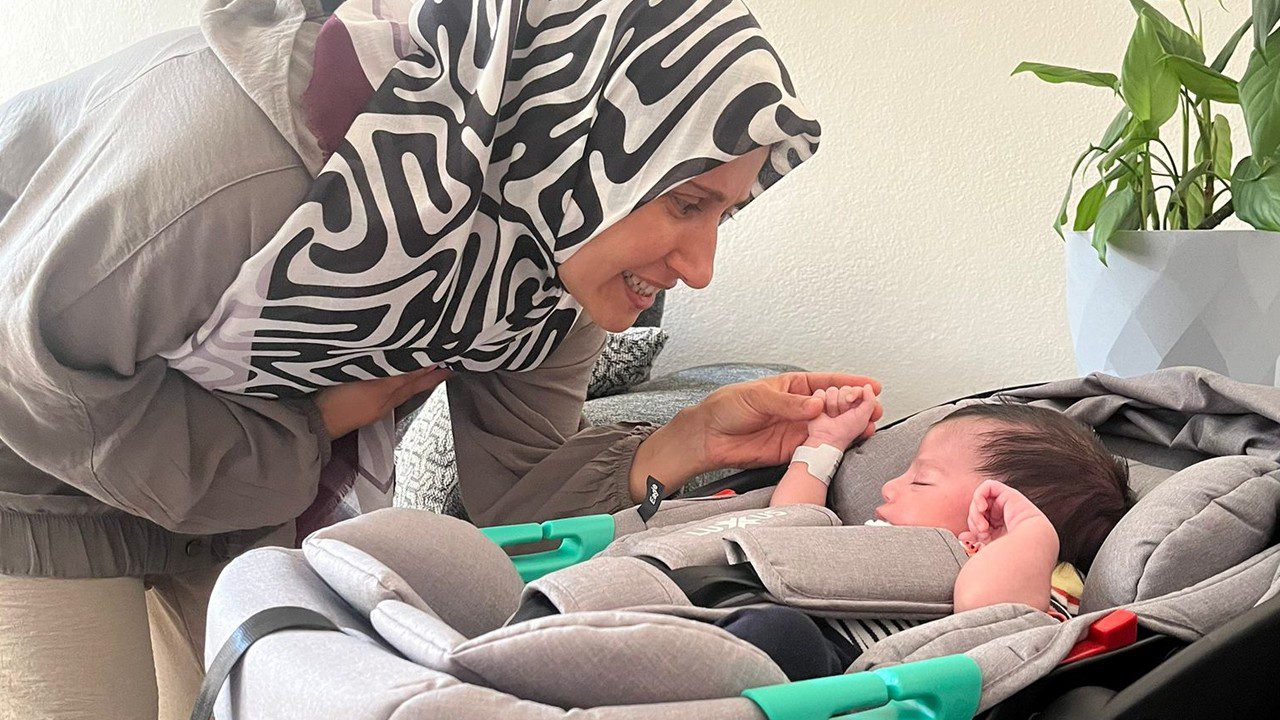 Bakan Göktaş’ın Adını Koyduğu Emre Bebek Artık Bir Aile Sahibi