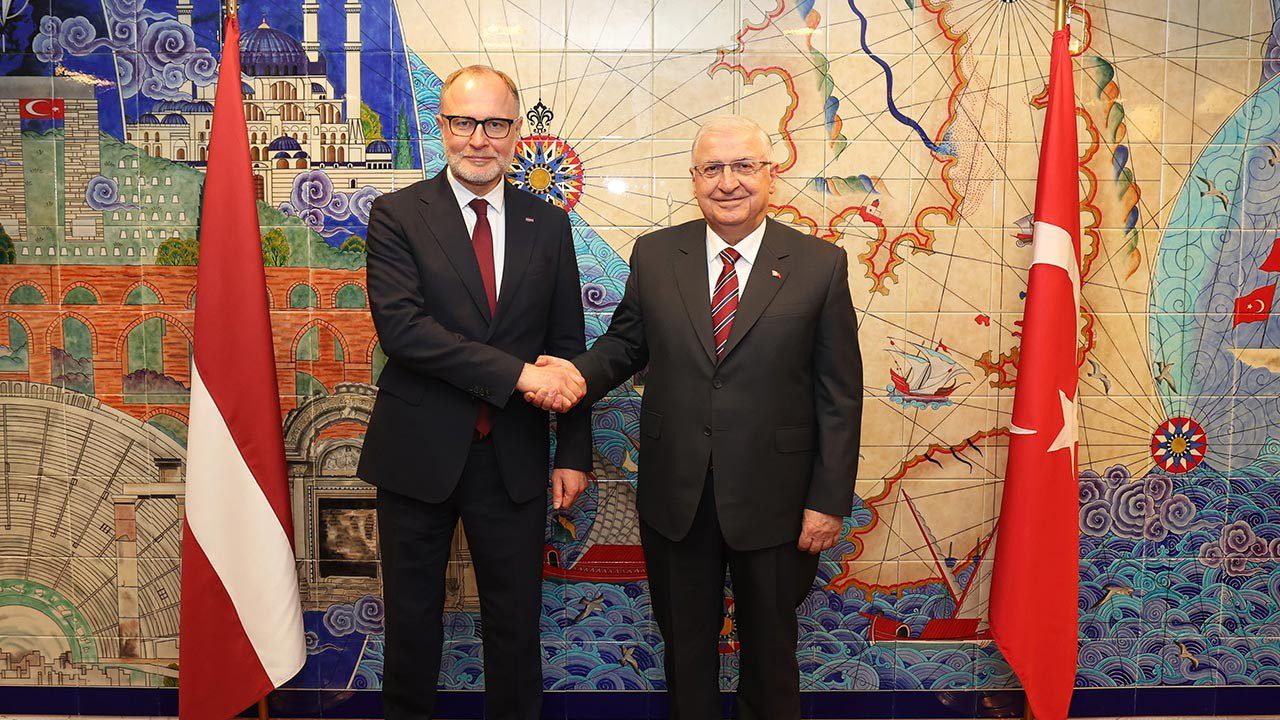 Bakan Güler, Letonya Savunma Bakanı Spruds ile Bir Görüştü