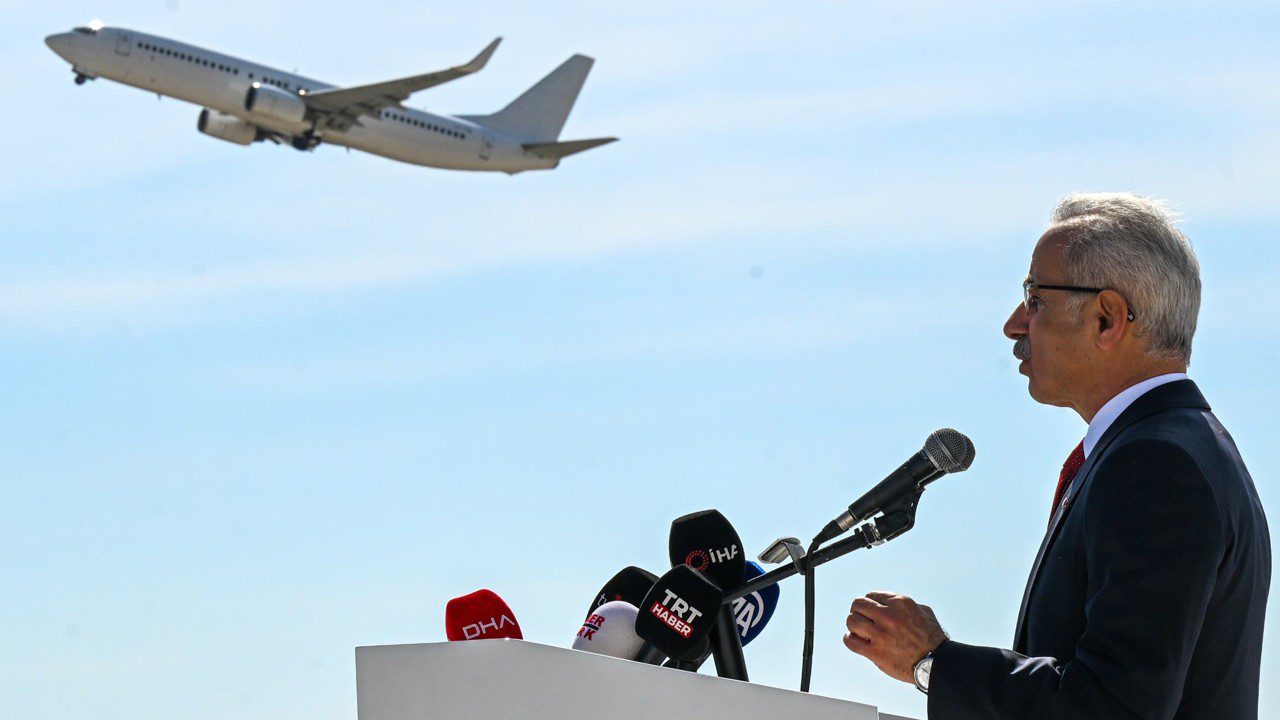 Bakan Uraloğlu Açıkladı! 2 Yeni Uçak Seferi Geliyor, Rota Belli