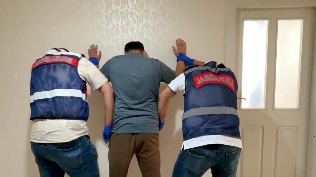 Bakan Yerlikaya Duyurdu: 10 İlde Siber Suç Operasyonu! Çok Sayıda Gözaltı