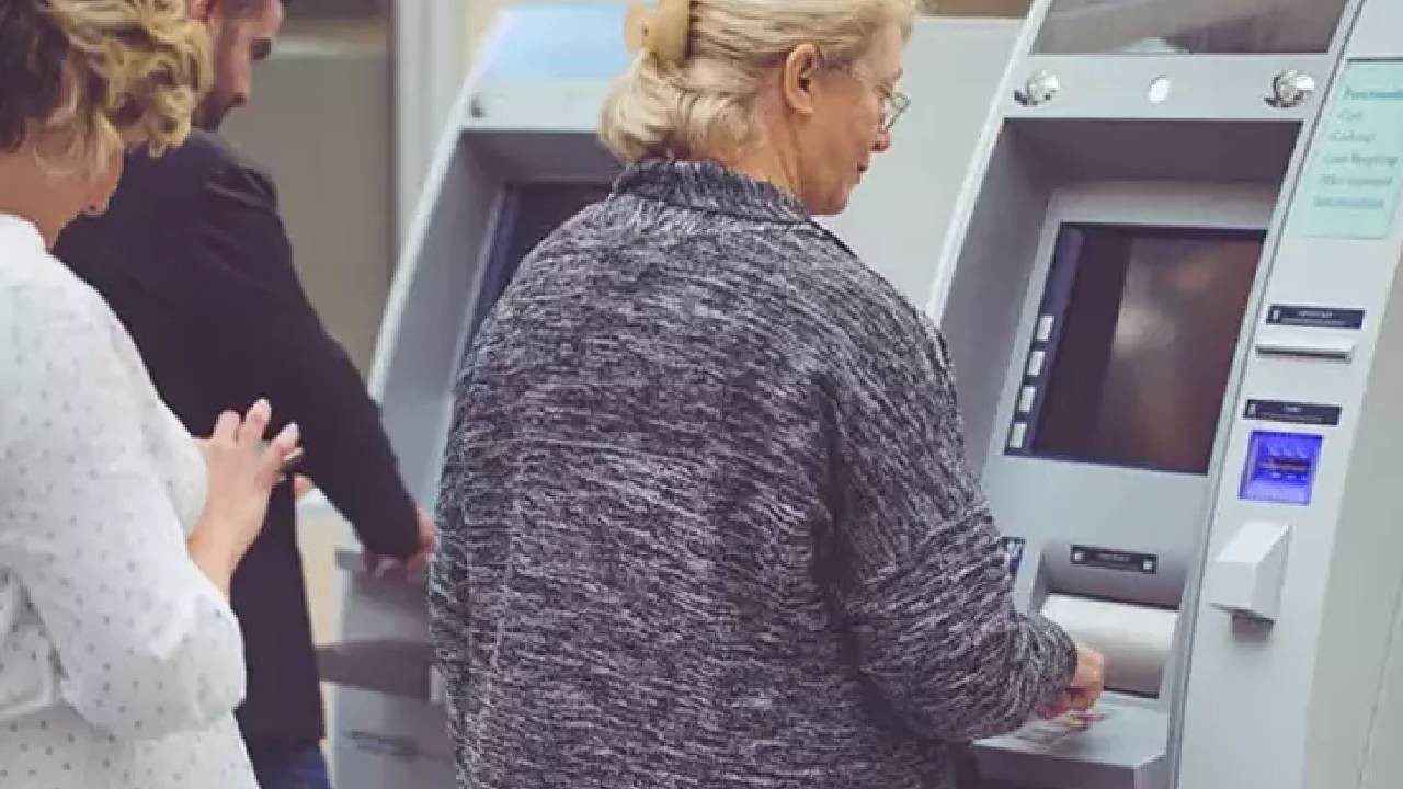 Bayram Öncesi SSK BağKur ve Tüm Emeklilere Büyük Jest! Bankaların Promosyon Yarışı Kızıştı, 30 Bin Liraya Dayandı