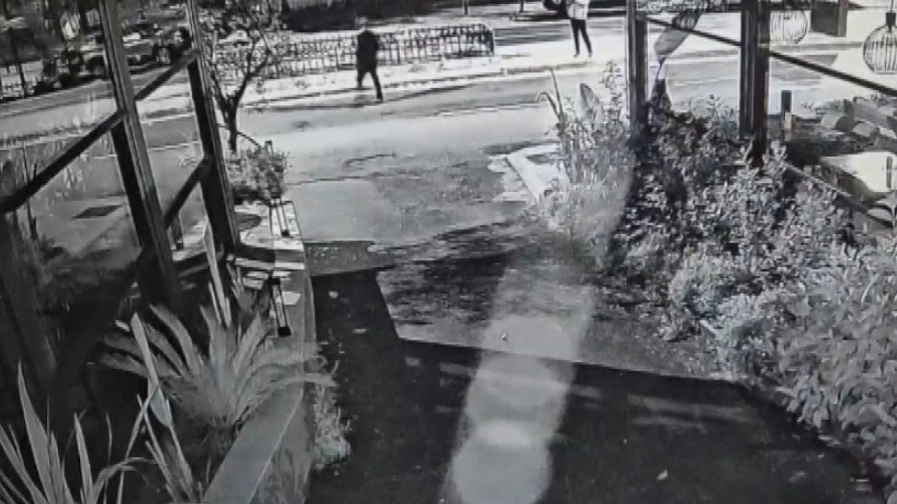 Beşiktaş’ta Restorana Haraç Saldırısı: Biri Ateş Açtı Biri Kaydetti