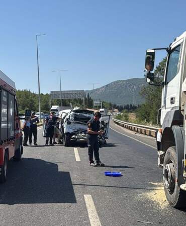 Beton Mikseri Otomobile Çarptı! Aynı Aileden 4 Kişi Yaralandı