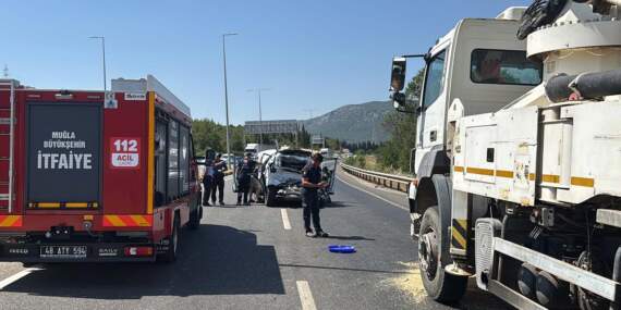 Beton Mikseri Otomobile Çarptı! Aynı Aileden 4 Kişi Yaralandı