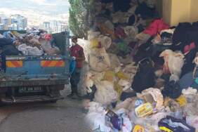 Bir ‘Çöp Ev’ Vakası Daha! Kötü Koku Mahalleyi Ayağa Kaldırdı, Mikrop Yuvasından Çıkanlar Şoke Etti
