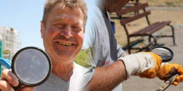 Böyle Yetenek Kimsede Yok! Güneşi Adeta Kalem Gibi Kullanıyor… Temizlik İşçisi Eserleriyle Şaşkına Çeviriyor…