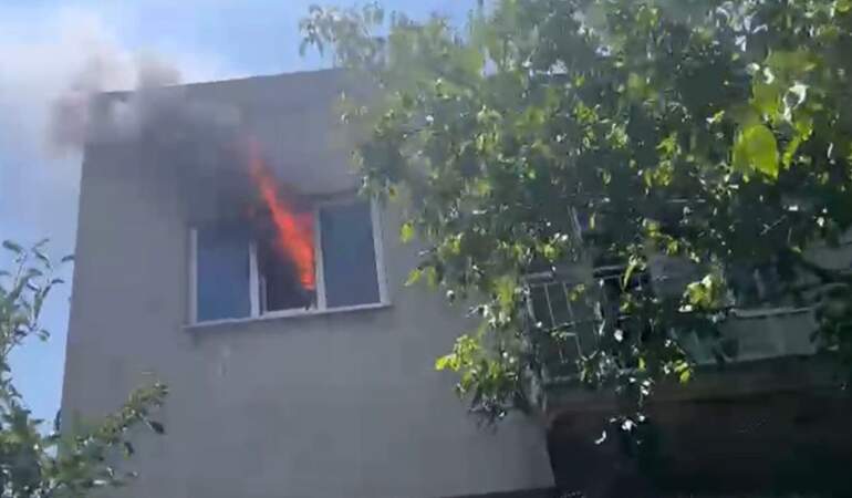 Burdur’da 2 Katlı Evde Yangın Paniği