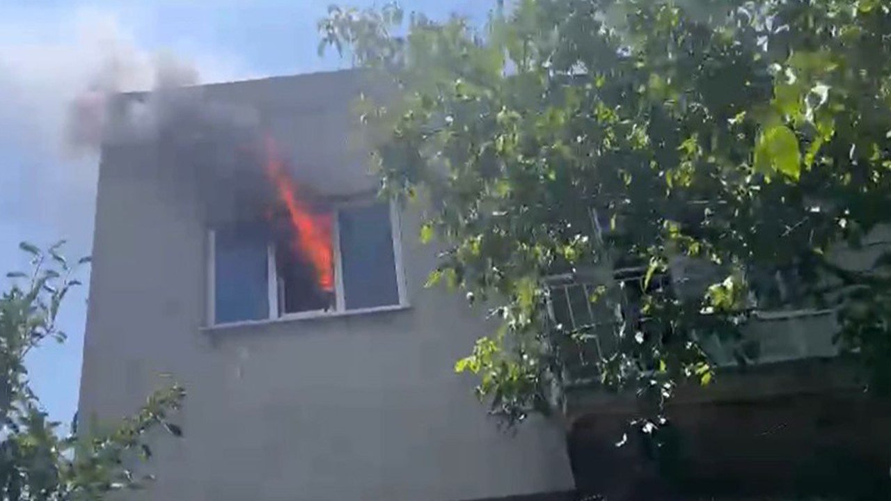 Burdur’da 2 Katlı Evde Yangın Paniği