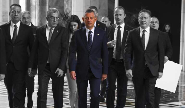 CHP’de Yeni Kriz! Parti İçinden Karşı Sesler Yükselmeye Başladı