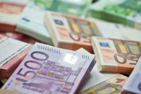 Dolar Düşüyor, Euro Uçuyor: Kurda Yeni Rekor