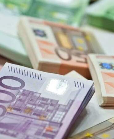 Dolar Düşüyor, Euro Uçuyor: Kurda Yeni Rekor