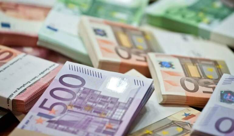 Dolar Düşüyor, Euro Uçuyor: Kurda Yeni Rekor