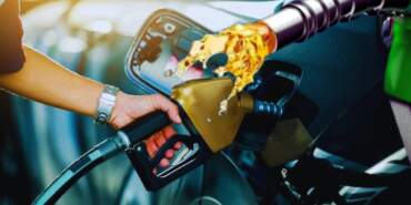 Füzeler Uçtu, Fiyatlar Patladı: Akaryakıta Çifte Zam Yolda