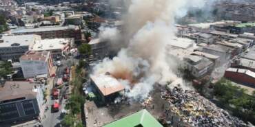 Gaziosmanpaşa’da Korkutan Yangın! Dumanlar Gökyüzünü Kapladı